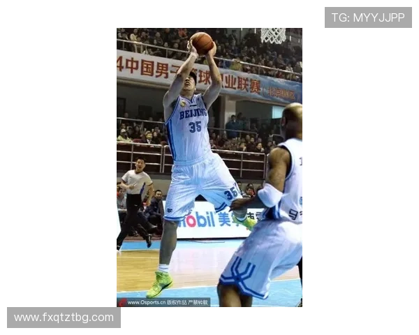 中国男篮备战世界杯新阵容亮相 球员状态逐渐回升信心十足 中国男篮备战世界杯新阵容亮相 球员状态逐渐回升信心十足