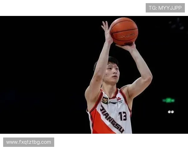 中国男篮全力备战世界杯 热点球员表现引关注 新星崭露头角 中国男篮全力备战世界杯 热点球员表现引关注 新星崭露头角