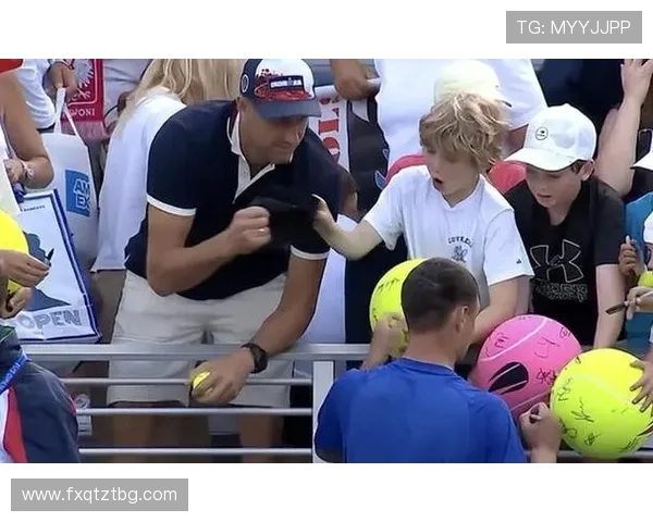 网球名将激战法国公开赛 赛季焦点赛事引发球迷热议