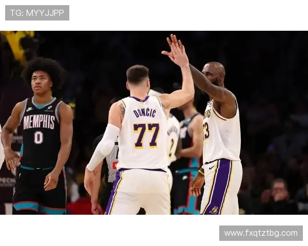 詹姆斯领衔湖人迎战勇士 开启新赛季强强对决充满悬念